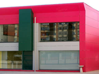 Gimnasio para colegio, URBAQ arquitectos URBAQ arquitectos Ginásios modernos