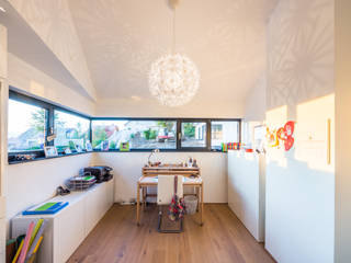 Fanned House - Single Family House in Weinheim, Germany, Helwig Haus und Raum Planungs GmbH Helwig Haus und Raum Planungs GmbH Oficinas de estilo moderno