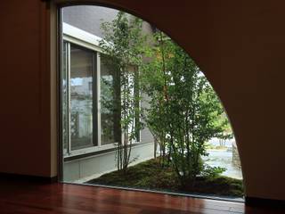 もてなしの家・和のエスプリを継ぐ家, やまぐち建築設計室 やまぐち建築設計室 モダンな 窓&ドア