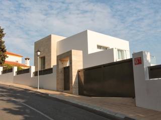 VIVIENDA UNIFAMILIAR EN MIJAS, REQUE-GALLEGO Arquitectos REQUE-GALLEGO Arquitectos Casas modernas