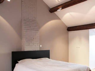 Un nouvel espace de 35m2 sous toiture, Olivier De Cubber - Architecture d'intérieur, design & décoration Olivier De Cubber - Architecture d'intérieur, design & décoration Bedroom Lighting