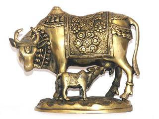 Brass Kamdhenu Cow and Calf Sculpture / Sacred Wish Fulfilling Idol, M4design M4design Các phòng khác