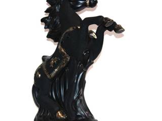 Feng Shui Victory Horse Statue, M4design M4design その他のスペース