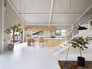 House in Yoro, AIRHOUSE DESIGN OFFICE AIRHOUSE DESIGN OFFICE Minimalistische woonkamers