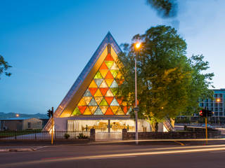 ​Cardboard Cathedral Christchurch, 坂茂建築設計 (Shigeru Ban Architects) 坂茂建築設計 (Shigeru Ban Architects) Espaços comerciais