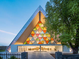 ​Cardboard Cathedral, 坂茂建築設計 (Shigeru Ban Architects) 坂茂建築設計 (Shigeru Ban Architects) الغرف