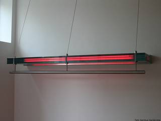 Glasgarderobe mit LED Technik, falk-raum-design-systeme falk-raum-design-systeme Ausgefallener Flur, Diele & Treppenhaus