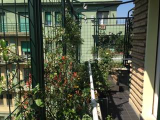 Piccolo Balconcino di 90 cm. Little balcony deep 90 cm., sabigarden sabigarden Terrace