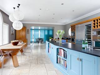 Oak and Handpainted kitchen with Island by Christopher Howard, Christopher Howard Christopher Howard Cocinas de estilo clásico