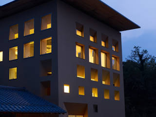 ​Enbutsu-do at Eifuku-ji Temple, Zai SHIRAKAWA Architects & Associates / 白川在建築設計事務所 Zai SHIRAKAWA Architects & Associates / 白川在建築設計事務所 Espaces commerciaux