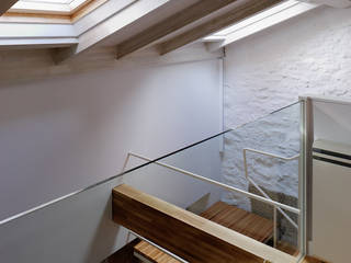 Sublime Vivienda en el casco Histórico de Santiago de Compostela, Ansedequintans Arquitectos Ansedequintans Arquitectos Akdeniz Evler