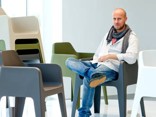 “PLUS” for Pedrali, Alessandro Busana Designstudio Alessandro Busana Designstudio Habitaciones