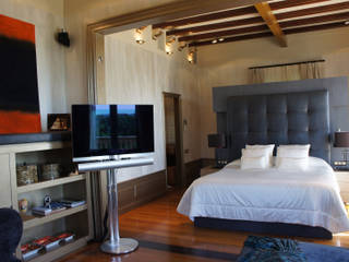 Diseño de interiores suite, Isa de Luca Isa de Luca モダンスタイルの寝室