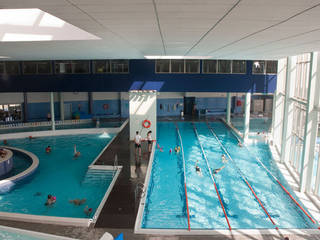 Centro de Talasoterapia en Puerto Deportivo de Gijón, NAOS ARQUITECTURA NAOS ARQUITECTURA مسبح