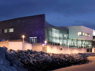 Centro de Talasoterapia en Puerto Deportivo de Gijón, NAOS ARQUITECTURA NAOS ARQUITECTURA Pool