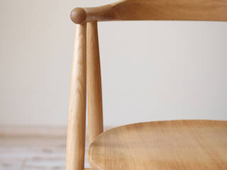 Yule chair, TOMOYUKI MATSUOKA DESIGN TOMOYUKI MATSUOKA DESIGN 北欧デザインの ダイニング