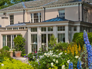 Orangery with Bi-fold Doors, Vale Garden Houses Vale Garden Houses Classic style conservatory