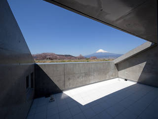 House in Fuji, LEVEL Architects LEVEL Architects Casas modernas