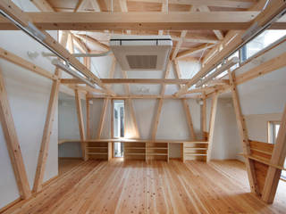 S abacus school, H.Maekawa Architect & Associates H.Maekawa Architect & Associates Ausgefallener Multimedia-Raum