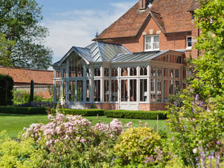 Complex Conservatory on Victorian Rectory, Vale Garden Houses Vale Garden Houses 에클레틱 온실