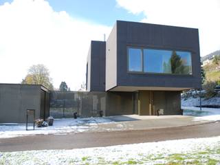 Neubau Einfamilienhaus Rebstein, raum.werk.plus. architektur + raumdesign raum.werk.plus. architektur + raumdesign Дома в стиле модерн