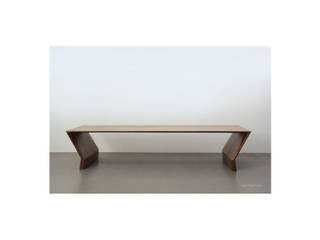 Sitzbank aus Nussbaum, Möbeldesign Möbeldesign Living roomSide tables & trays