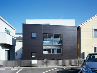 house which shares light , 津野建築設計室/troom 津野建築設計室/troom Modern houses