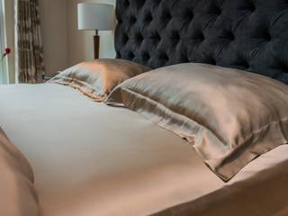 Taupe Silk Bed Linen Set Le Cocon Nowoczesna sypialnia Akcesoria i dekoracje