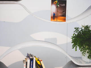 Libreria Voilà, Alessandra Scarfò Design Alessandra Scarfò Design 모던스타일 침실