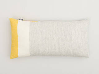 Sulphur Cushion, Such & Such Such & Such ミニマルデザインの リビング