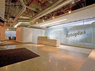 Rotoplas, usoarquitectura usoarquitectura モダンデザインの 書斎