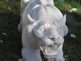 Stone Animals : Lion/Tiger, G.K. Corp G.K. Corp Lebih banyak kamar
