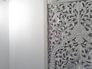 Puerta corredera con forma de talla , Vicente Galve Studio Vicente Galve Studio Finestre & Porte in stile asiatico