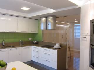Una cocina transparente y luminosa, teese interiorismo teese interiorismo Modern kitchen