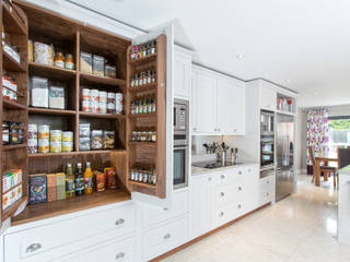 Cornforth White Shaker Kitchen homify ห้องครัว