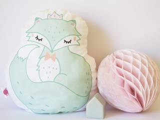 COUSSIN FAIT-MAIN : LE RENARD DORT TARD, Charlotte and the teapot Charlotte and the teapot Bedroom