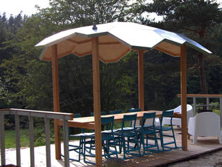 Oak outside table with integral zinc canopy, David Arnold Design David Arnold Design Garden Furniture