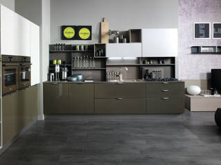 BELLE CUCINE: Colonne e pensili in laccato opaco frost, stosa cucine stosa cucine モダンな キッチン