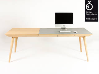 Altius Schreibtisch, zweigespann – Atelier für Gestaltung zweigespann – Atelier für Gestaltung Ruang Studi/Kantor Modern