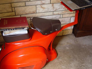Customized Vespa Laptop Table, SV Designs SV Designs Modern Study Room and Home Office