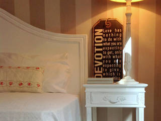 Bed headboard white shabby chic, Vilmupa Vilmupa 北欧スタイルの 寝室