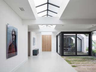 home 11, i29 interior architects i29 interior architects Koridor & Tangga Modern