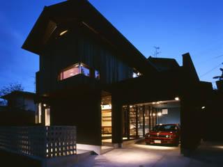 生駒のgarage house, 田中一郎建築事務所 田中一郎建築事務所 Houses