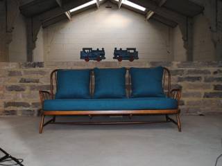 Vintage Ercol Jubilee Sofa in Teal , Sketch Interiors Sketch Interiors Salones de estilo ecléctico