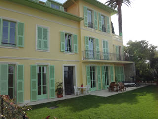 Villa à Menton, Agence Manuel MARTINEZ Agence Manuel MARTINEZ Classic style houses