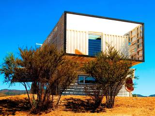 Una Casa Ecofriendly hecha de Contenedores: 160m2 que te volarán la cabeza, James & Mau Arquitectura James & Mau Arquitectura Other spaces