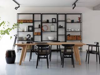 Swan dining table for Spoinq, Marc Th. van der Voorn Marc Th. van der Voorn Industrial style dining room