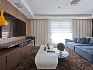 Casa em Jurerê Internacional - SC - Brasil, Samara Barbosa Arquitetura Samara Barbosa Arquitetura Classic style media rooms