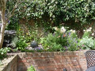 Secret Courtyard Garden, Cornus Garden Design Cornus Garden Design Klasyczny