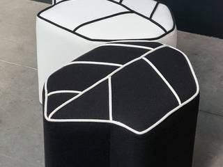 Modular footstools in the shape of a Leaf, design by nico design by nico ห้องนั่งเล่น